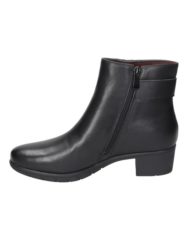 Botines para mujer con tacón TREINTAS 4207 en negro