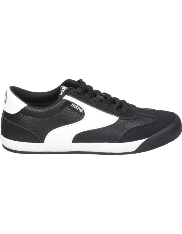 Zapatillas casual Mustang Court 60835 negras y blancas