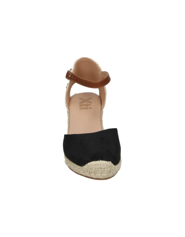 Yutes con cuña para mujer XTI 140746 negro