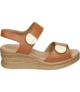 Sandalias de piel con cuña PITILLOS 11054 en color cuero