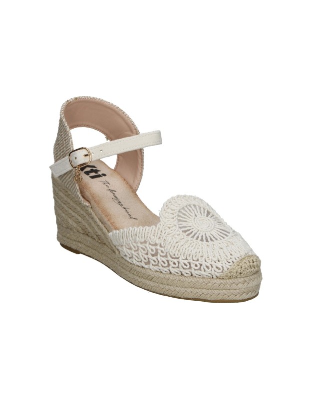 Alpargatas con Cuña XTI 145417 en Color Beige para Mujer