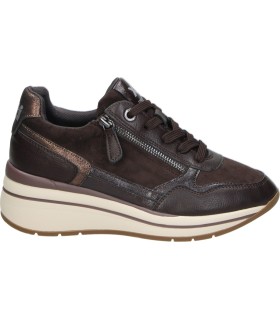 Zapato con cuña XTI 146169 en color marrón para mujer