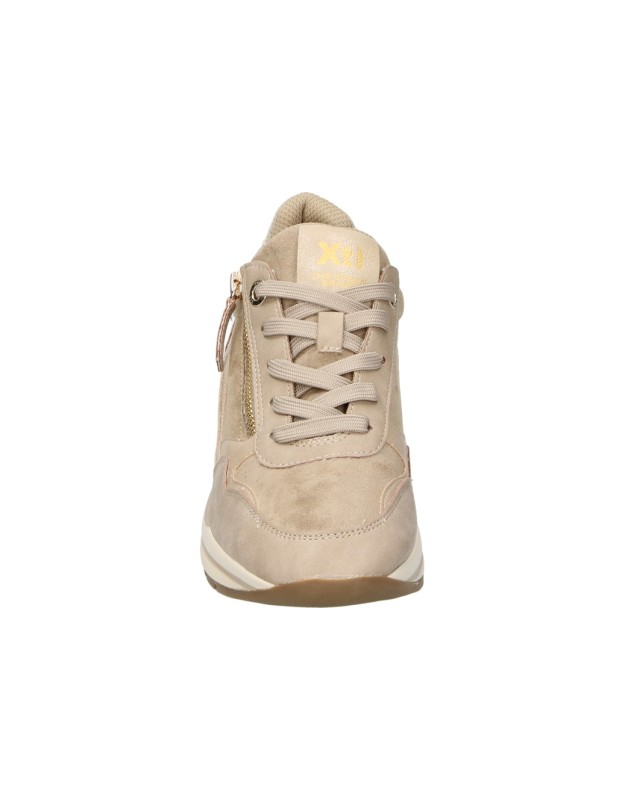 Zapato con cuña XTI 146169 en color beige para mujer