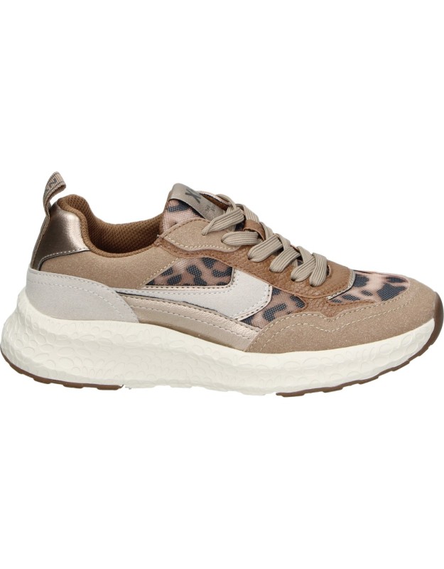 Zapato con cuña XTI 146145 en color beige para mujer