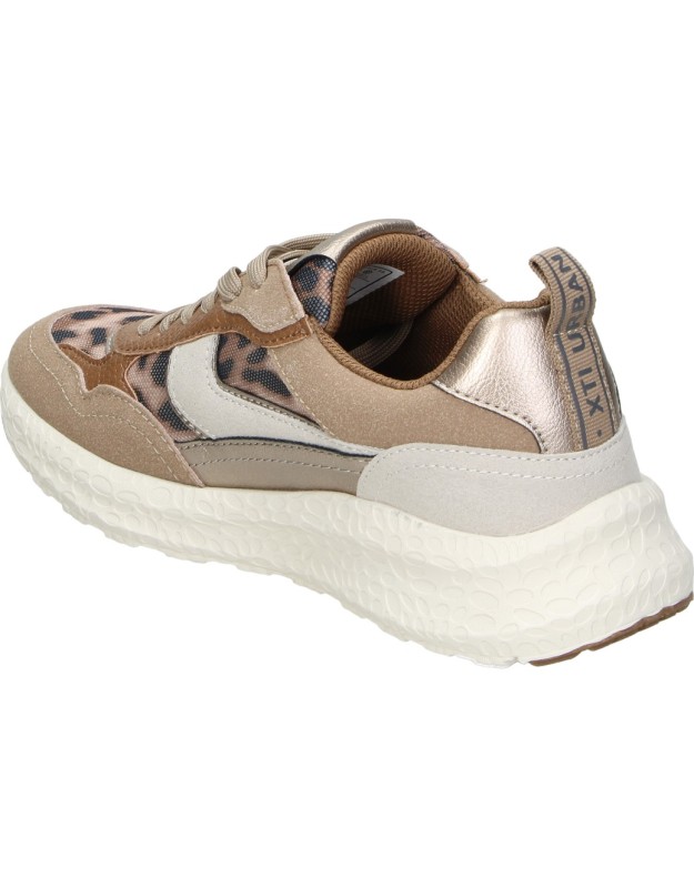 Zapato con cuña XTI 146145 en color beige para mujer