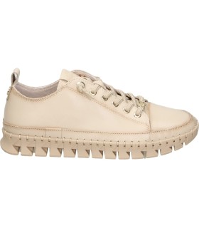 Zapato de piel CARMELA 162531 en beige para mujer