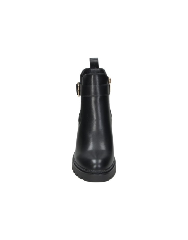 Botines de tacón XTI 146044 en color negro para mujer