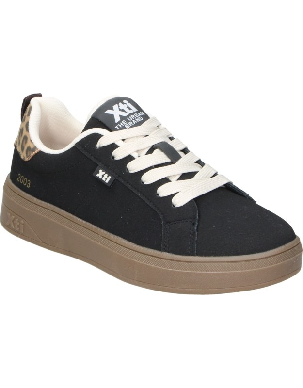 Zapatilla XTI con Plataforma para Mujer en Negro con Detalles en Animal Print 146270