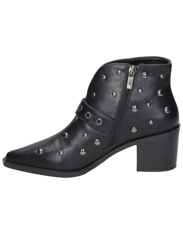 Botines XTI con Tachuelas para Moda Joven color Negro 146499