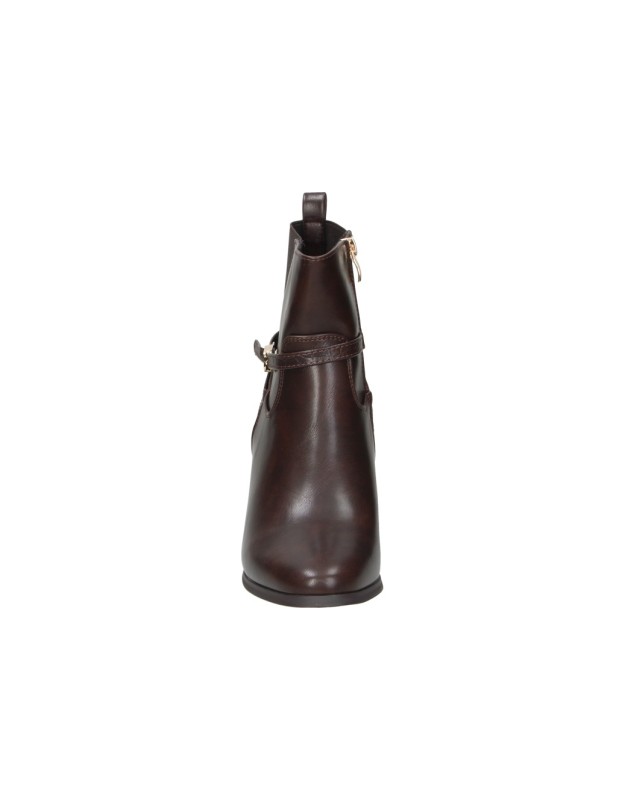 Botines CHIKA10 de Tacón para Mujer en Marrón con Detalle de Hebilla CAYETANA 06