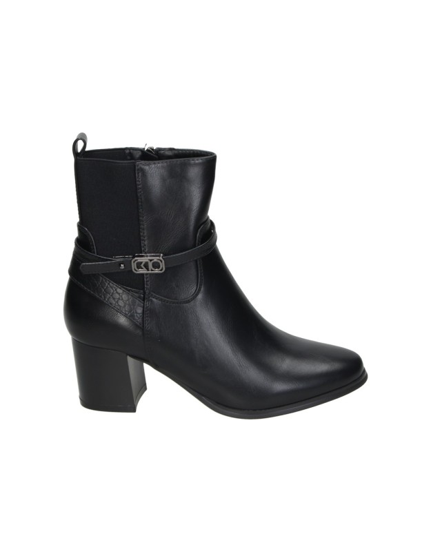 Botines CHIKA10 de Tacón para Mujer en Negro con Detalle de Hebilla CAYETANA 06
