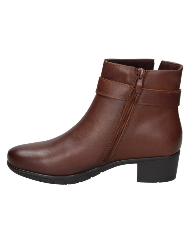 Botines TREINTA’S de Tacón Bajo para Mujer color Cuero con Hebilla 4630