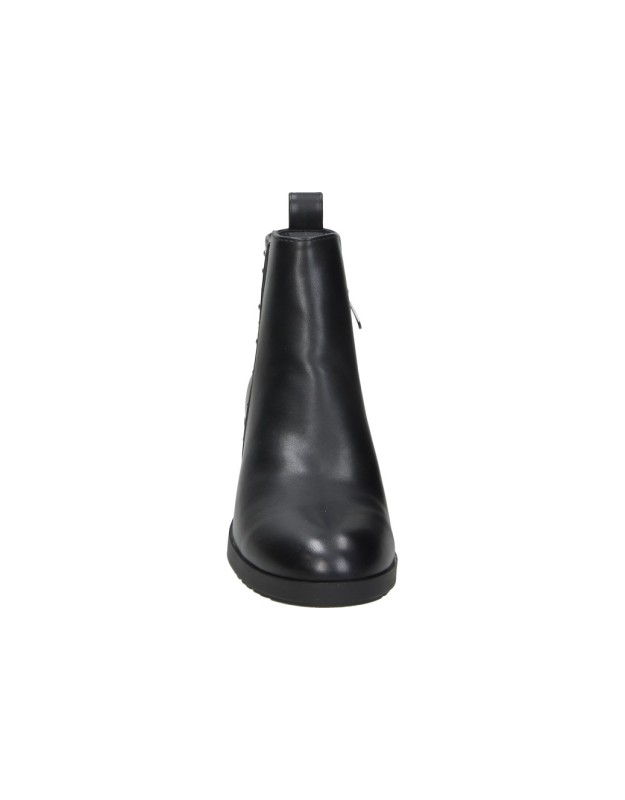 Botines de tacón con tachuelas HISPAFLEX 262038 en negro