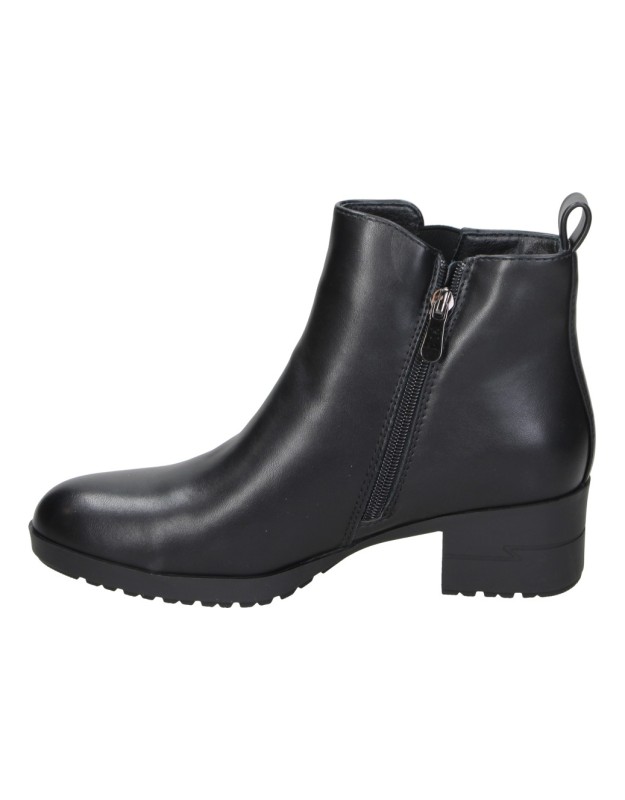 Botines de tacón con tachuelas HISPAFLEX 262038 en negro