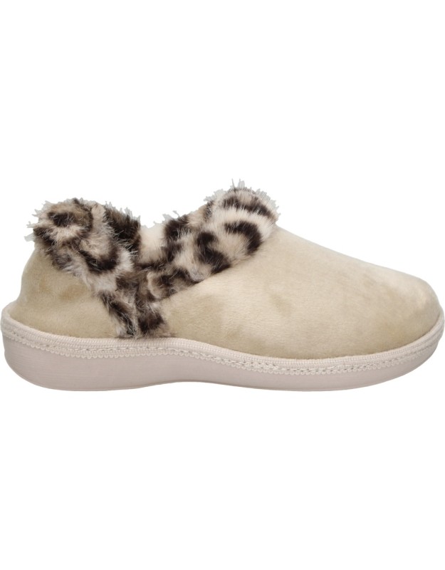 Pantuflas cerradas SALVI 31l0560016 beige con animal print