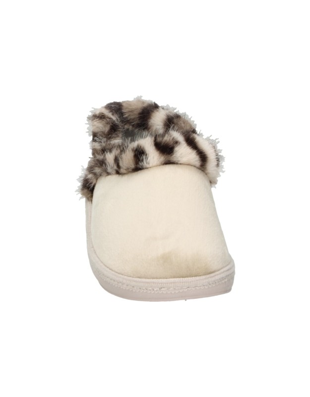 Pantuflas cerradas SALVI 31l0560016 beige con animal print